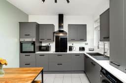 66 Henderson Cres, B