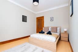 17 Oswald Ave