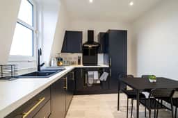 3 Dee Place 
