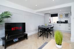 16A 1 Hall Place
