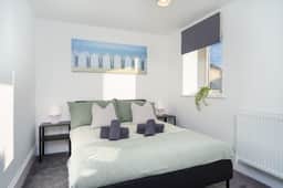 16A 1 Hall Place