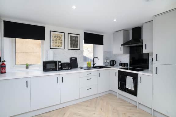 16A 1 Hall Place